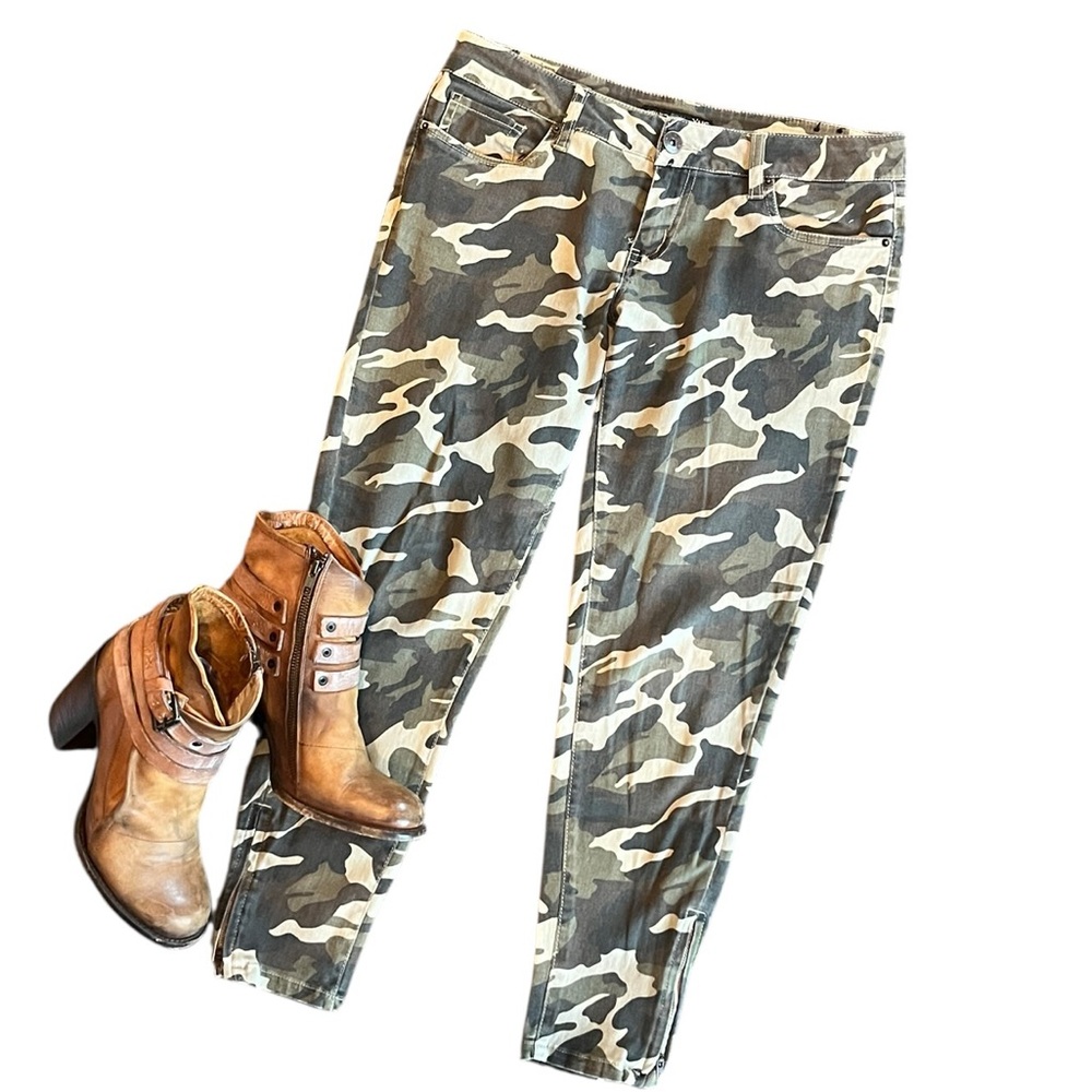 YMI Camo Super Skinny Foxy ankle pants with zippers